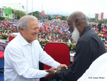 Daniel y Rosario celebran el 37 Aniversario de la Revolución Popular Sandinista
