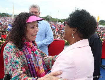 Daniel y Rosario celebran el 37 Aniversario de la Revolución Popular Sandinista
