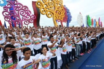 Daniel y Rosario celebran el 37 Aniversario de la Revolución Popular Sandinista