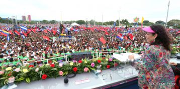 Daniel y Rosario celebran el 37 Aniversario de la Revolución Popular Sandinista