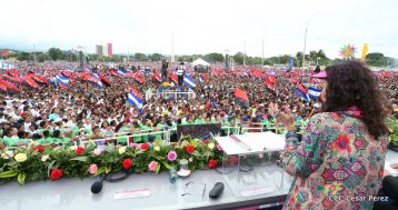 Daniel y Rosario celebran el 37 Aniversario de la Revolución Popular Sandinista