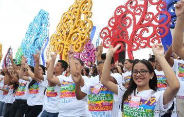Daniel y Rosario celebran el 37 Aniversario de la Revolución Popular Sandinista