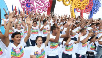 Daniel y Rosario celebran el 37 Aniversario de la Revolución Popular Sandinista