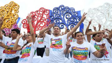 Daniel y Rosario celebran el 37 Aniversario de la Revolución Popular Sandinista