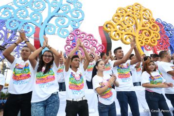 Daniel y Rosario celebran el 37 Aniversario de la Revolución Popular Sandinista