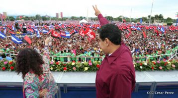 Daniel y Rosario celebran el 37 Aniversario de la Revolución Popular Sandinista