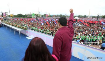 Daniel y Rosario celebran el 37 Aniversario de la Revolución Popular Sandinista