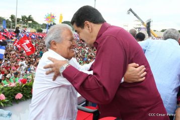 Daniel y Rosario celebran el 37 Aniversario de la Revolución Popular Sandinista