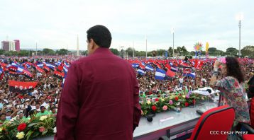 Daniel y Rosario celebran el 37 Aniversario de la Revolución Popular Sandinista