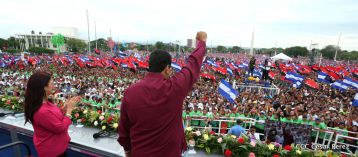 Daniel y Rosario celebran el 37 Aniversario de la Revolución Popular Sandinista