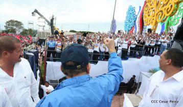 Daniel y Rosario celebran el 37 Aniversario de la Revolución Popular Sandinista