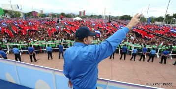 Daniel y Rosario celebran el 37 Aniversario de la Revolución Popular Sandinista