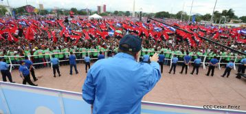 Daniel y Rosario celebran el 37 Aniversario de la Revolución Popular Sandinista