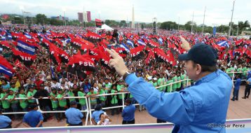 Daniel y Rosario celebran el 37 Aniversario de la Revolución Popular Sandinista