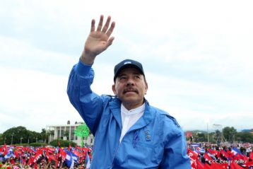 Daniel y Rosario celebran el 37 Aniversario de la Revolución Popular Sandinista