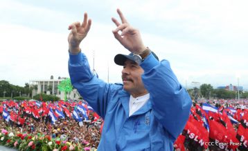 Daniel y Rosario celebran el 37 Aniversario de la Revolución Popular Sandinista