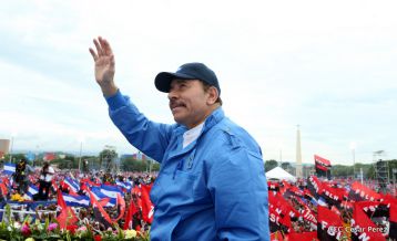 Daniel y Rosario celebran el 37 Aniversario de la Revolución Popular Sandinista