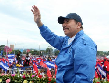 Daniel y Rosario celebran el 37 Aniversario de la Revolución Popular Sandinista