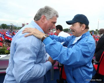 Daniel y Rosario celebran el 37 Aniversario de la Revolución Popular Sandinista