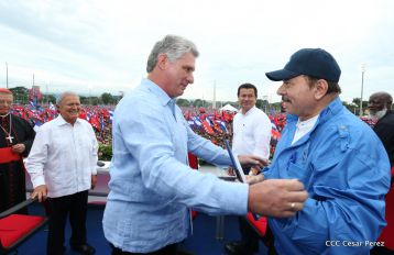 Daniel y Rosario celebran el 37 Aniversario de la Revolución Popular Sandinista