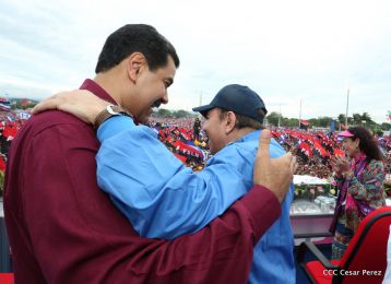 Daniel y Rosario celebran el 37 Aniversario de la Revolución Popular Sandinista