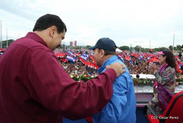 Daniel y Rosario celebran el 37 Aniversario de la Revolución Popular Sandinista