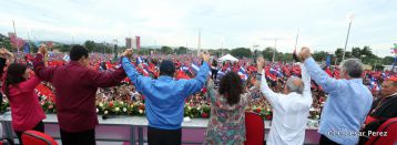 Daniel y Rosario celebran el 37 Aniversario de la Revolución Popular Sandinista