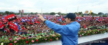 Daniel y Rosario celebran el 37 Aniversario de la Revolución Popular Sandinista