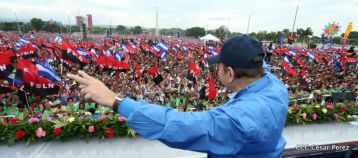 Daniel y Rosario celebran el 37 Aniversario de la Revolución Popular Sandinista