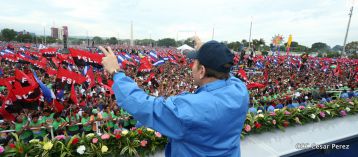 Daniel y Rosario celebran el 37 Aniversario de la Revolución Popular Sandinista