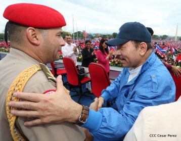 Daniel y Rosario celebran el 37 Aniversario de la Revolución Popular Sandinista