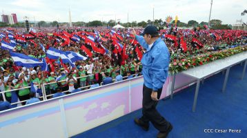 Daniel y Rosario celebran el 37 Aniversario de la Revolución Popular Sandinista