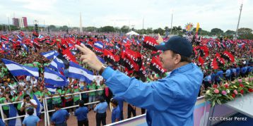 Daniel y Rosario celebran el 37 Aniversario de la Revolución Popular Sandinista