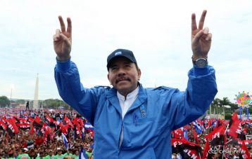 Daniel y Rosario celebran el 37 Aniversario de la Revolución Popular Sandinista