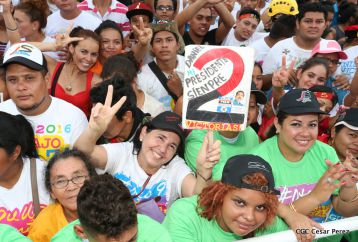 Daniel y Rosario celebran el 37 Aniversario de la Revolución Popular Sandinista