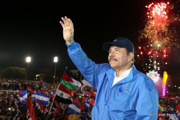 Daniel y Rosario celebran el 37 Aniversario de la Revolución Popular Sandinista