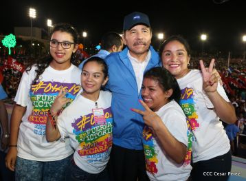 Daniel y Rosario celebran el 37 Aniversario de la Revolución Popular Sandinista