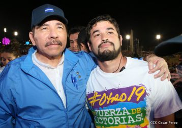 Daniel y Rosario celebran el 37 Aniversario de la Revolución Popular Sandinista