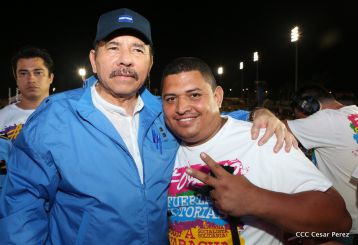 Daniel y Rosario celebran el 37 Aniversario de la Revolución Popular Sandinista