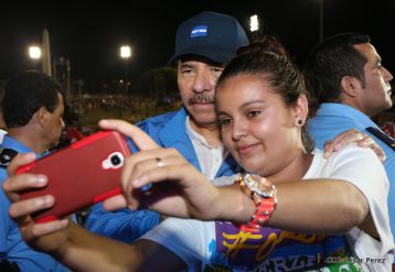 Daniel y Rosario celebran el 37 Aniversario de la Revolución Popular Sandinista