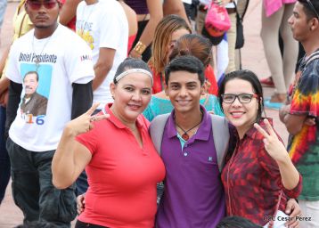 Daniel y Rosario celebran el 37 Aniversario de la Revolución Popular Sandinista