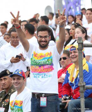 Daniel y Rosario celebran el 37 Aniversario de la Revolución Popular Sandinista