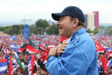 Daniel y Rosario celebran el 37 Aniversario de la Revolución Popular Sandinista