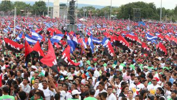 Daniel y Rosario celebran el 37 Aniversario de la Revolución Popular Sandinista