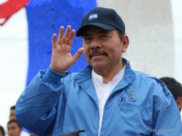 Daniel y Rosario celebran el 37 Aniversario de la Revolución Popular Sandinista