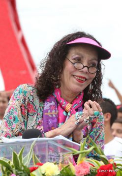 Daniel y Rosario celebran el 37 Aniversario de la Revolución Popular Sandinista