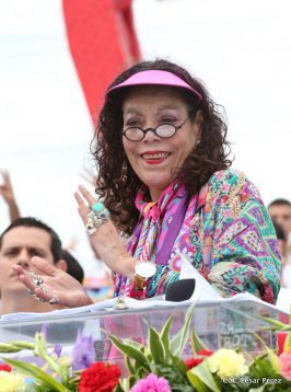 Daniel y Rosario celebran el 37 Aniversario de la Revolución Popular Sandinista