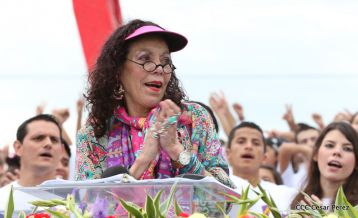 Daniel y Rosario celebran el 37 Aniversario de la Revolución Popular Sandinista