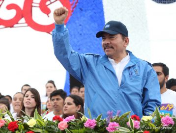 Daniel y Rosario celebran el 37 Aniversario de la Revolución Popular Sandinista