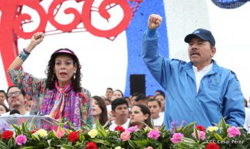 Daniel y Rosario celebran el 37 Aniversario de la Revolución Popular Sandinista